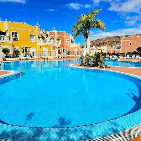 Sea View Duplex Private Jacuzzi, Garden, Terras And Shared Pool Appartement