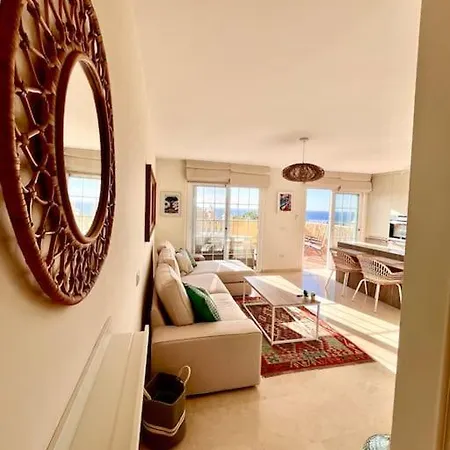 Sea View Duplex Private Jacuzzi, Garden, Terras And Shared Pool Appartement