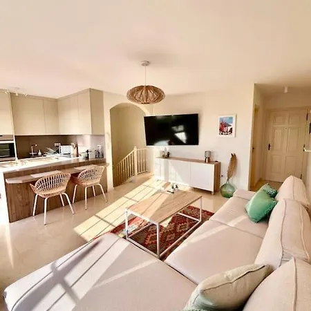 Апартаменты Sea View Duplex Private Jacuzzi, Garden, Terras And Shared Pool Эль-Пальмар