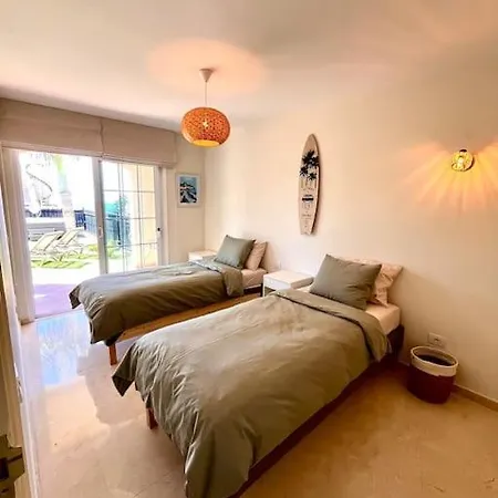 Апартаменты Sea View Duplex Private Jacuzzi, Garden, Terras And Shared Pool *